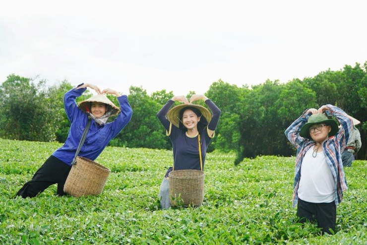 Hình ảnh không có trên phim 'Căn nhà không mái che', Duy Hưng nhí nhảnh bên Huyền Lizzie - 8