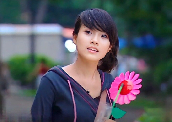 Chi Hoa đóng vai nữ chính trong “Bước nhảy xì tin”.