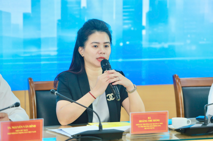 Bà Hoàng Thu Hằng, Phó Cục trưởng Cục Quản lý nhà và thị trường bất động sản (Bộ Xây dựng).