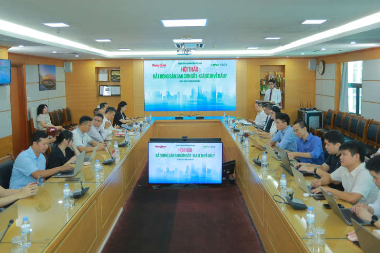 Toàn cảnh Hội thảo "Bất động sản sau cơn sốt - Giá sẽ đi về đâu"? do Báo Nông thôn Ngày nay/Dân Việt tổ chức.