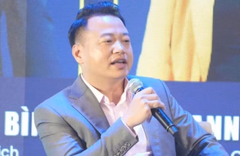 Trước khi bị bắt, Nguyễn Hòa Bình (tức "Shark" Bình) thường xuyên chia sẻ kinh nghiệm kinh doanh trên một số diễn đàn.