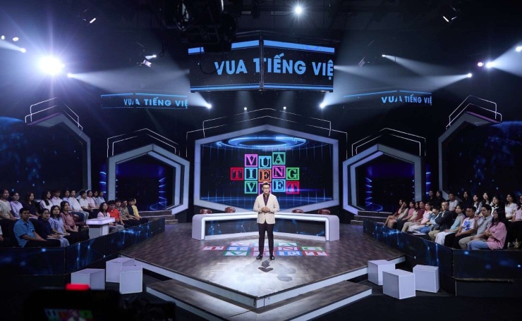 MC Đức Bảo khẳng định muốn giỏi ngoại ngữ trước hết cần giỏi Tiếng Việt. (Ảnh: VTV)