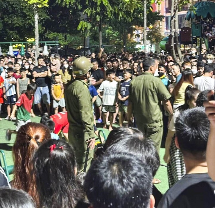 Lực lượng chức năng phối hợp với an ninh cơ sở tăng cường tuần tra, kiểm soát và nắm bắt địa bàn. Ảnh: V. Chương