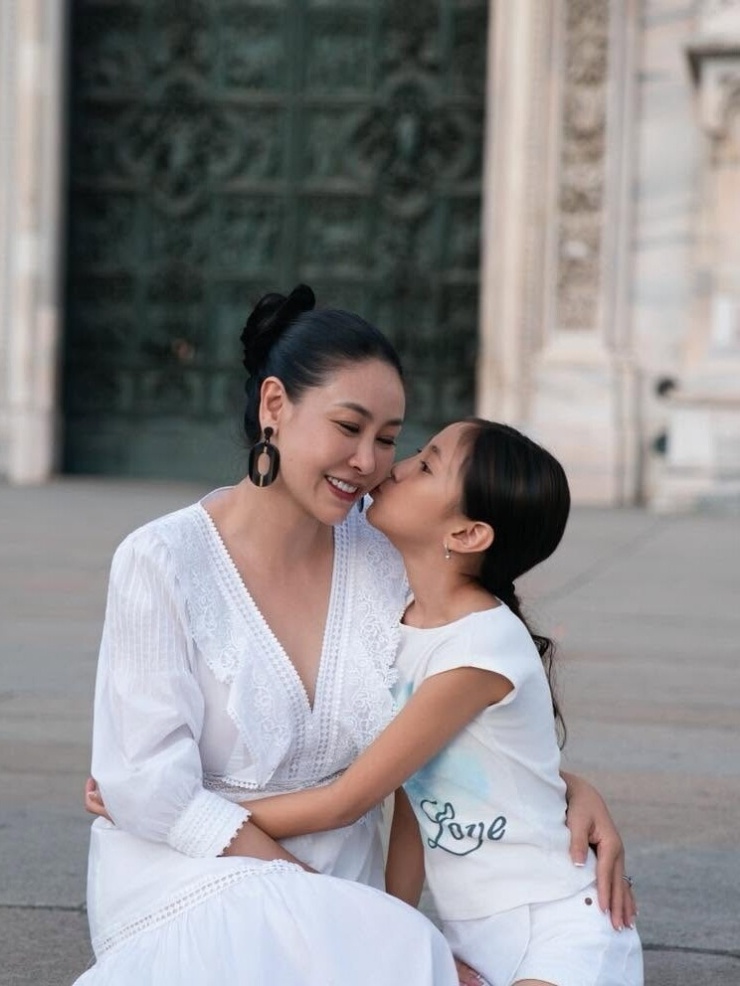 Ảnh sao 16/10: Hai con lai Ấn của Võ Hạ Trâm 'giống nhau như đúc' - 4