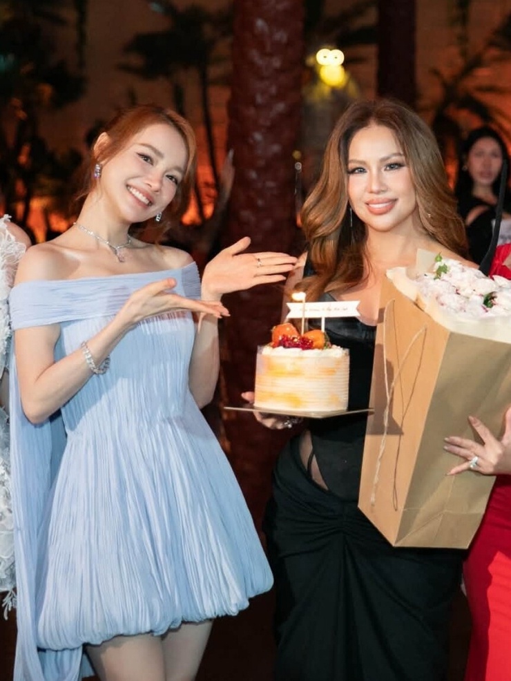 Ảnh sao 16/10: Hai con lai Ấn của Võ Hạ Trâm 'giống nhau như đúc' - 9