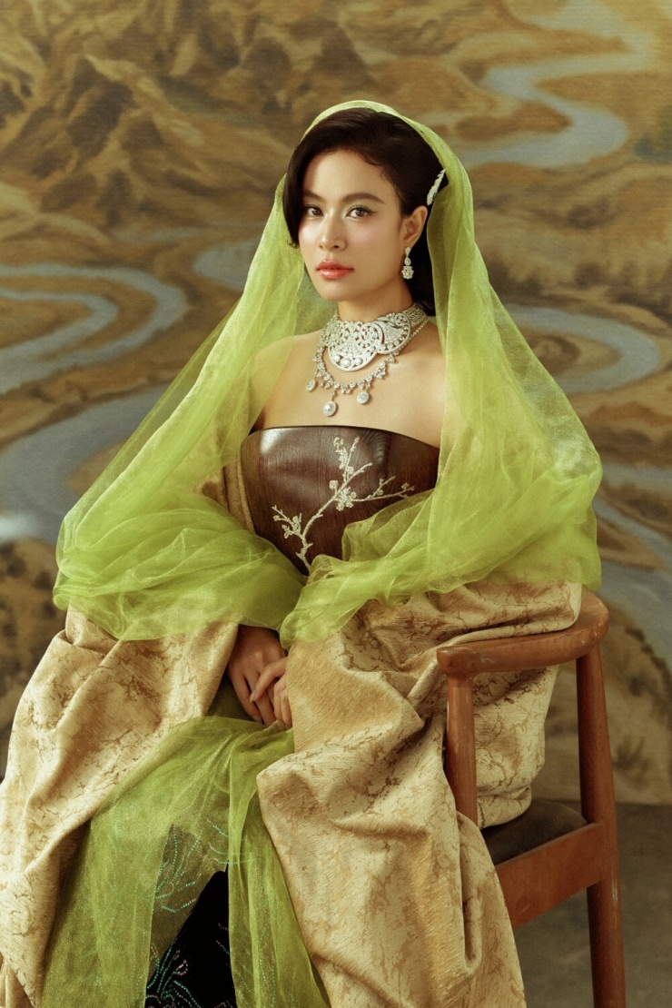 Tạo hình của Hoàng Thùy Linh trong MV mới. Ảnh: NVCC