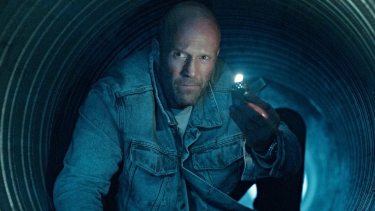 Không sở hữu siêu năng lực, nhân vật của Jason Statham chinh phục khán giả bằng thể lực, kỹ năng chiến đấu và sự quyết đoán – những yếu tố tạo nên dấu ấn riêng của nam diễn viên.
