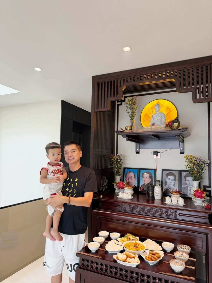 Ảnh sao 17/10: Hari Won ngại ngùng khi ngồi vào lòng Trấn Thành - 6