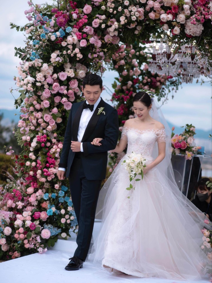 Son Ye Jin kết hôn với tài tử Hyun Bin năm 2022, cả hai xây dựng tổ ấm hạnh phúc bên con trai đầu lòng, đồng thời luôn nhận được sự ngưỡng mộ của công chúng bởi tình cảm gắn bó và cách giữ gìn đời sống riêng tư. Ảnh: Instagram yejinhand