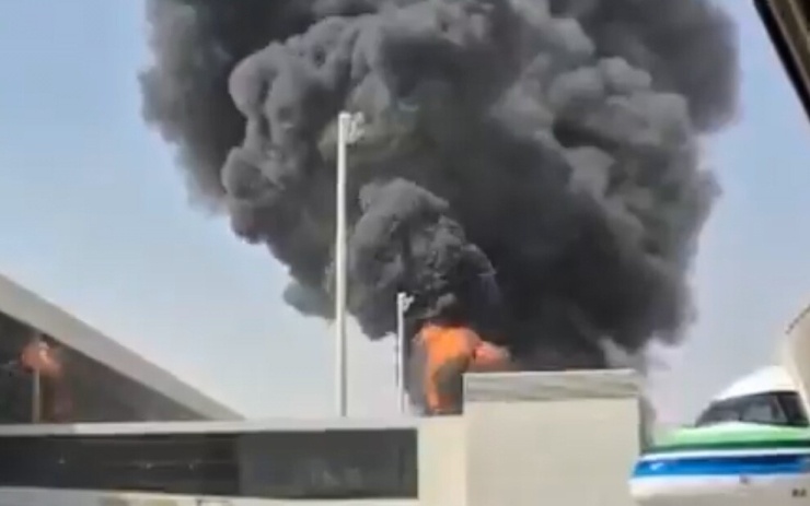 Houthi tập kích sân bay Saudi Arabia. Ảnh: AP.