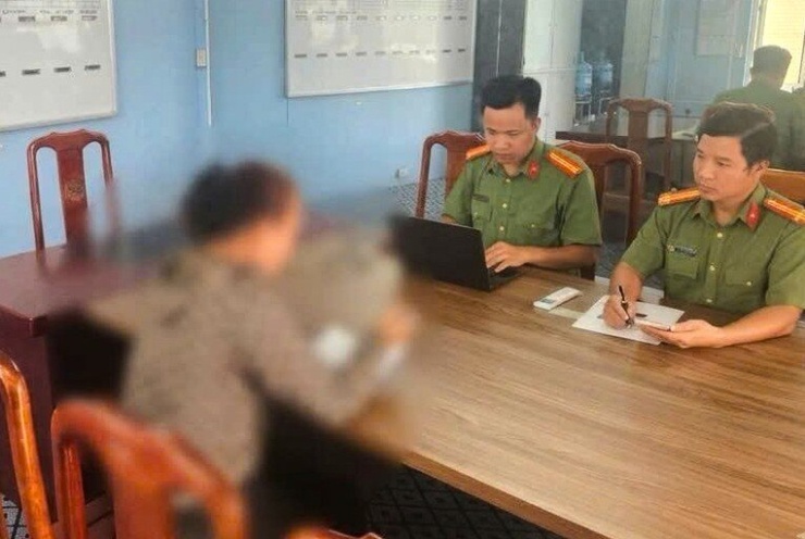 Bà C.Th.C làm việc tại cơ quan Công an. Ảnh: Cơ quan Công an.