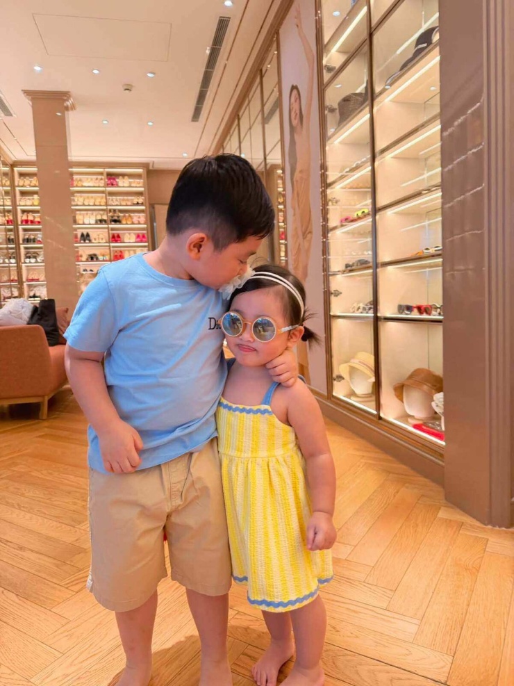 Ảnh sao 18/10: Mai Phương Thuý gợi cảm với mốt khoe nội y - 9
