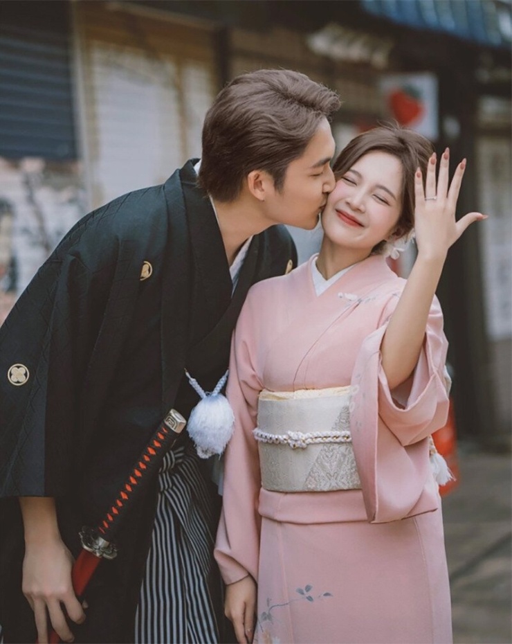 Đình Tú và Ngọc Huyền đính hôn năm ngoái. 