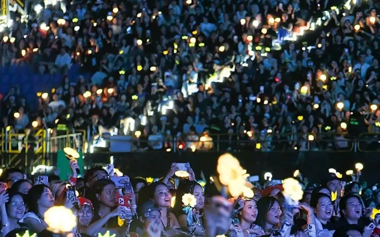 Khán giả tại concert của G-Dragon ở Việt Nam năm ngoái. Ảnh: Ban tổ chức cung cấp