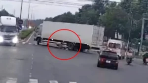 Tài xế bị tạm giữ sau vụ tông chết người, kéo nạn nhân khỏi gầm xe để bỏ chạy