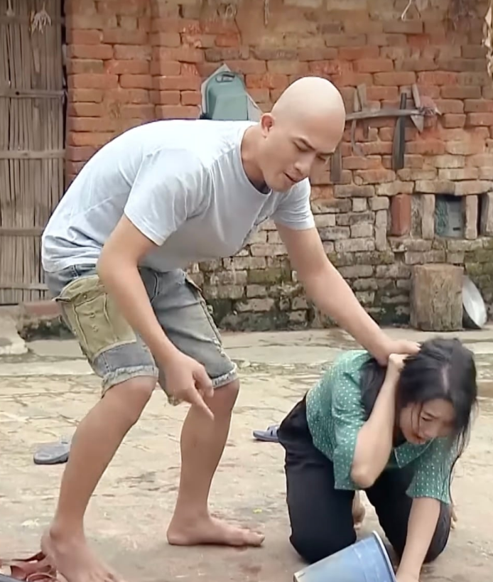 Doãn Quốc Đam trong "Phố trong làng". Ảnh VTV