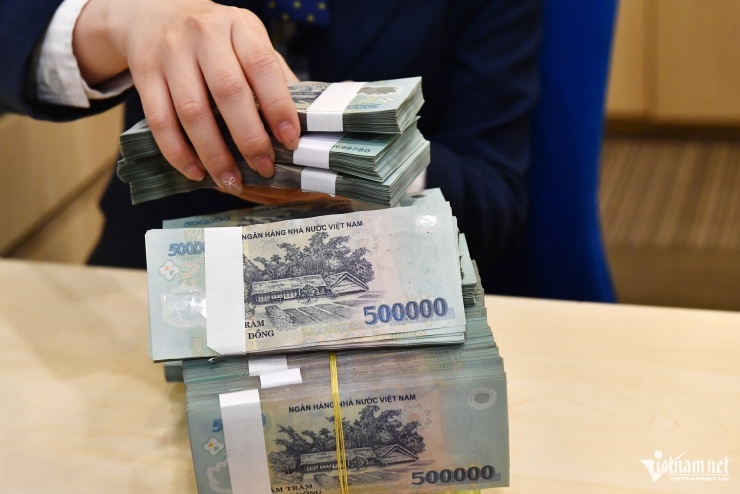 Lương hơn 300 triệu, nữ CEO bị cắt sạch tiền thưởng vì bí mật làm việc cho công ty khác. Ảnh minh họa: Nam Khánh
