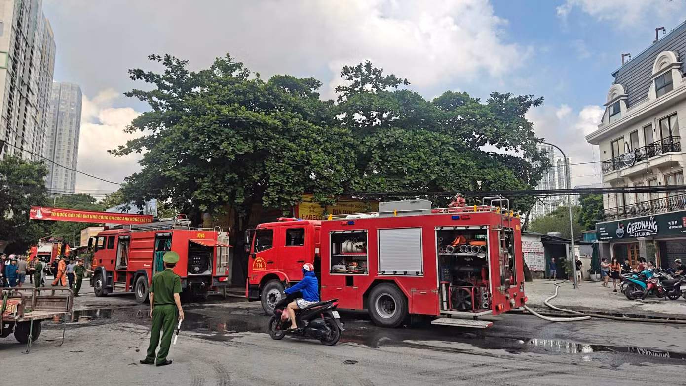 Xe chữa cháy có mặt tại hiện trường.
