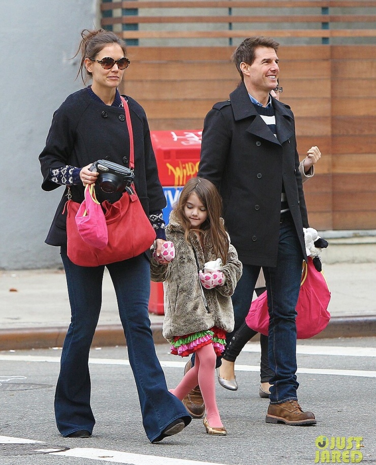 Tom Cruise và Katie Holmes bên con gái Suri ngày nhỏ. Ảnh: Splash