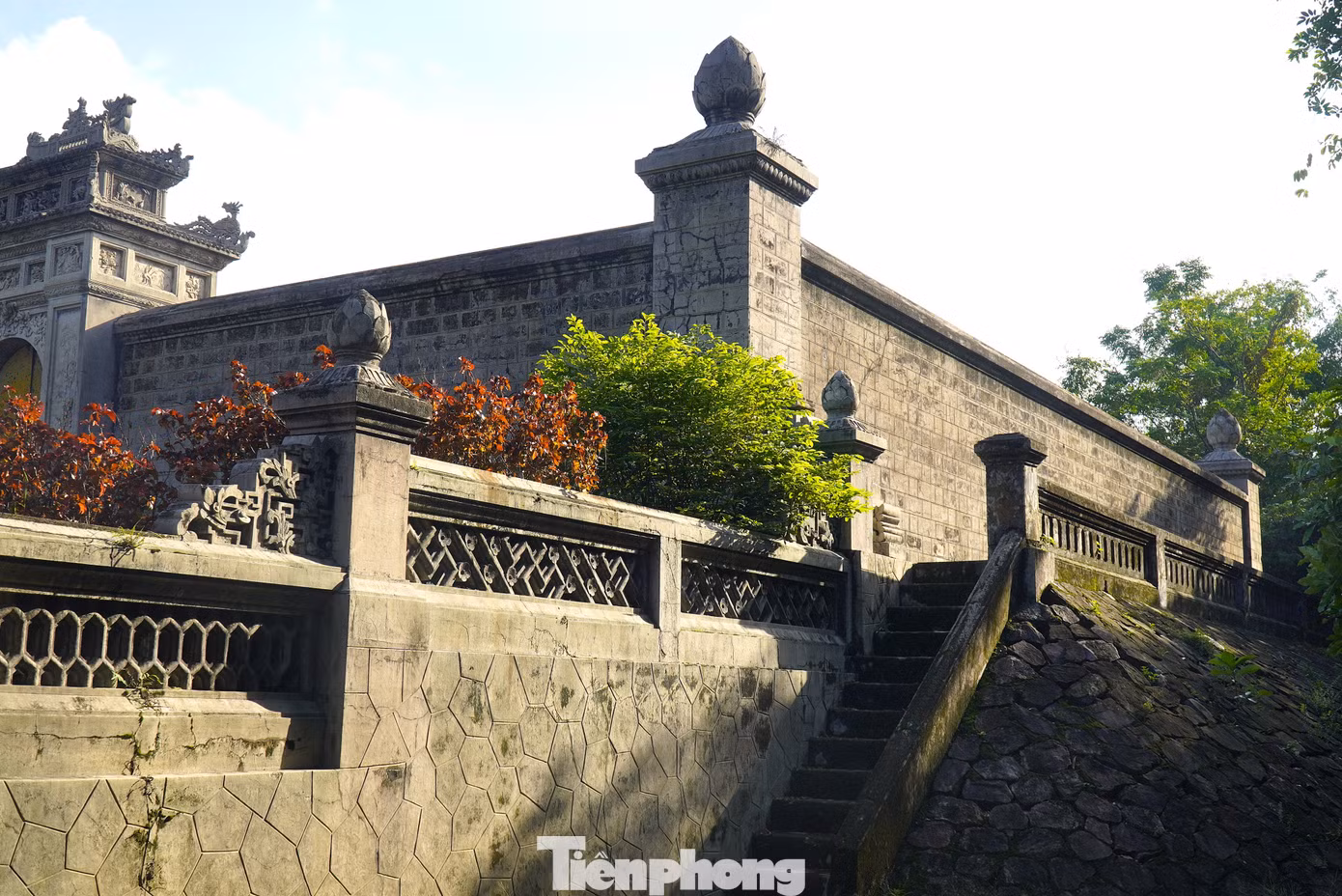 Bí ẩn lăng hoàng hậu giữa đồng bằng Huế và lời truyền ‘công hầu bất tuyệt’ - 4