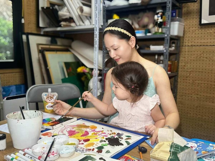 Ảnh sao 20/10: MC Quỳnh Chi mang thai con thứ hai - 1