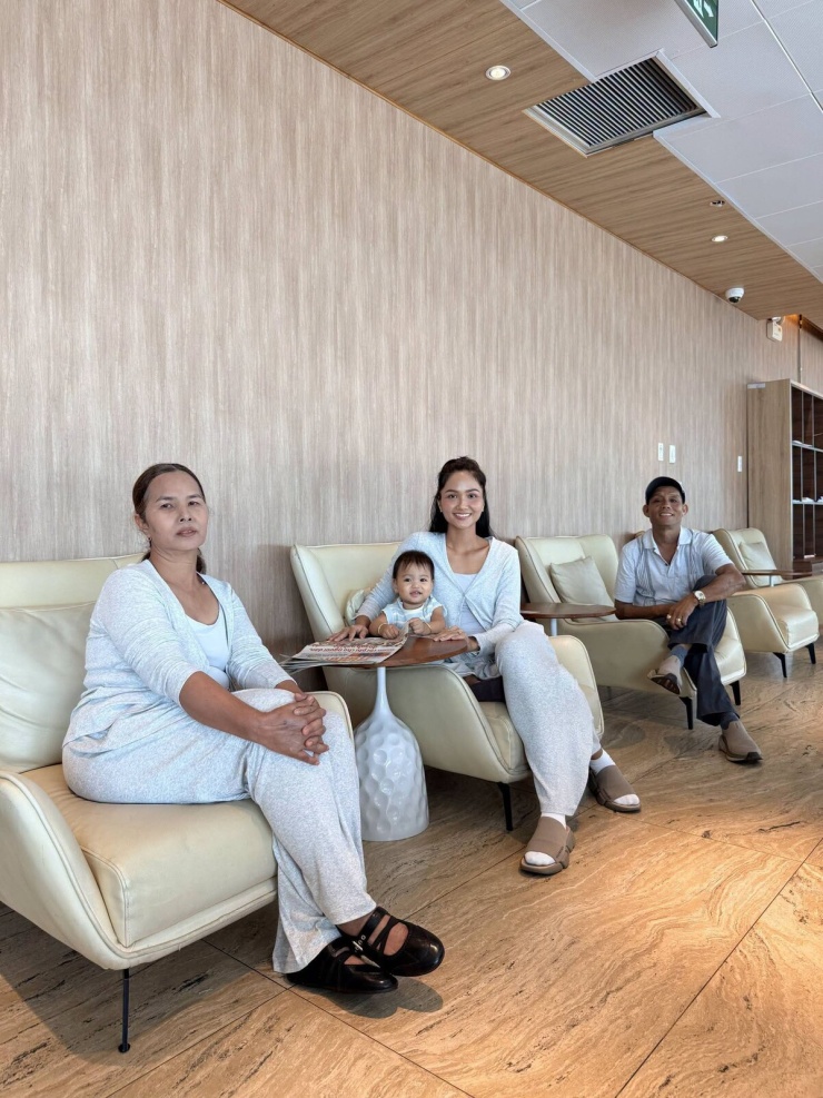 Ảnh sao 20/10: MC Quỳnh Chi mang thai con thứ hai - 2