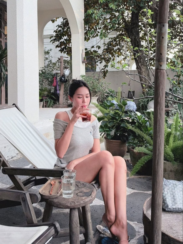 Ảnh sao 20/10: MC Quỳnh Chi mang thai con thứ hai - 6
