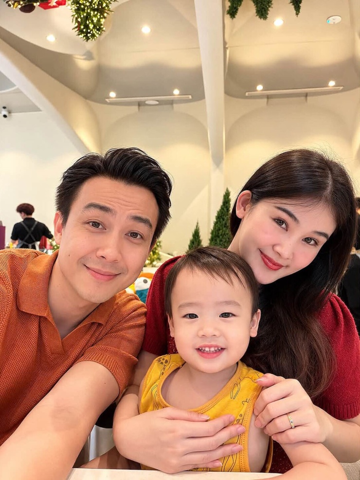 Ảnh sao 20/10: MC Quỳnh Chi mang thai con thứ hai - 8