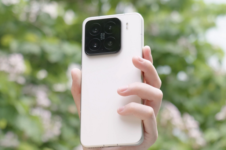Xiaomi 15 5G phiên bản RAM 12GB, bộ nhớ 512GB được ghi nhận ở mức 18,5 triệu đồng tháng 10/2026.