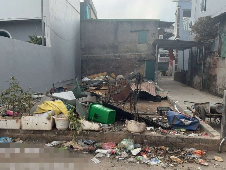 Bãi tập kết phế liệu, nơi xảy ra vụ rò rỉ khí clo. Ảnh: Tiến Thành.