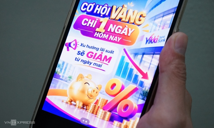 Bài đăng của nhân viên một ngân hàng để hút khách gửi tiết kiệm trước khi hạ lãi suất. Ảnh: Phương Đông