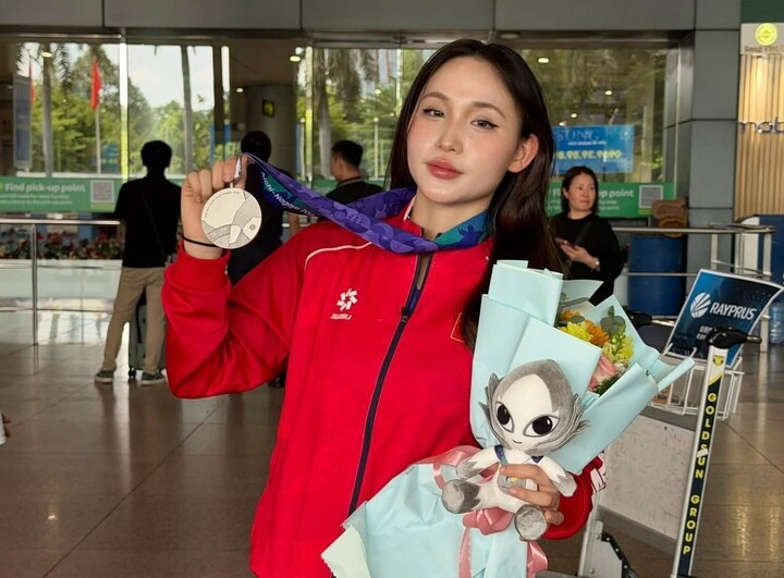 Châu Ngọc Tuyết Sang xuất sắc giành tấm huy chương bạc ở môn taekwondo thực tế ảo tại ASIAD 2026.