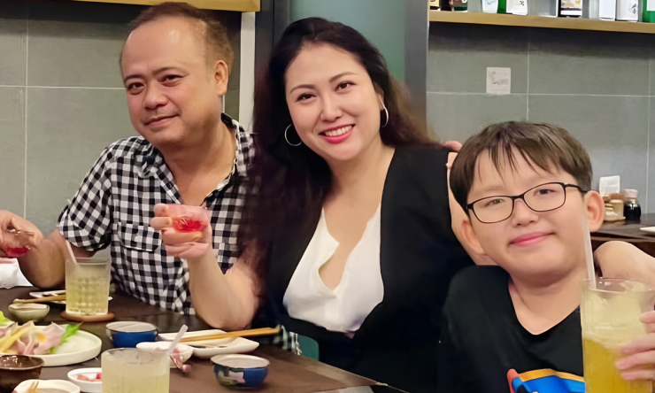 Ảnh sao 21/10: Phi Thanh Vân hạnh phúc bên bạn trai U60 - 1