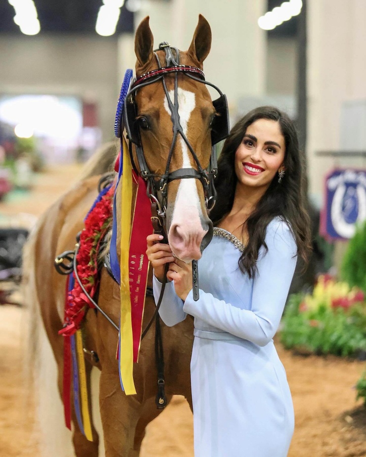 Juliette đam mê cưỡi ngựa, đã kết hôn hai năm. Ảnh: Instagram/Juliette Dell
