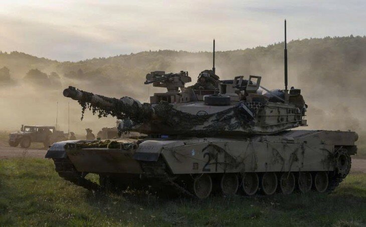 Một chiếc xe tăng M1A2 Abrams của Lục quân Mỹ chuẩn bị tấn công các mục tiêu giả định trong cuộc tập trận Combined Resolve 26-07 tại Đức. (Ảnh: DB)