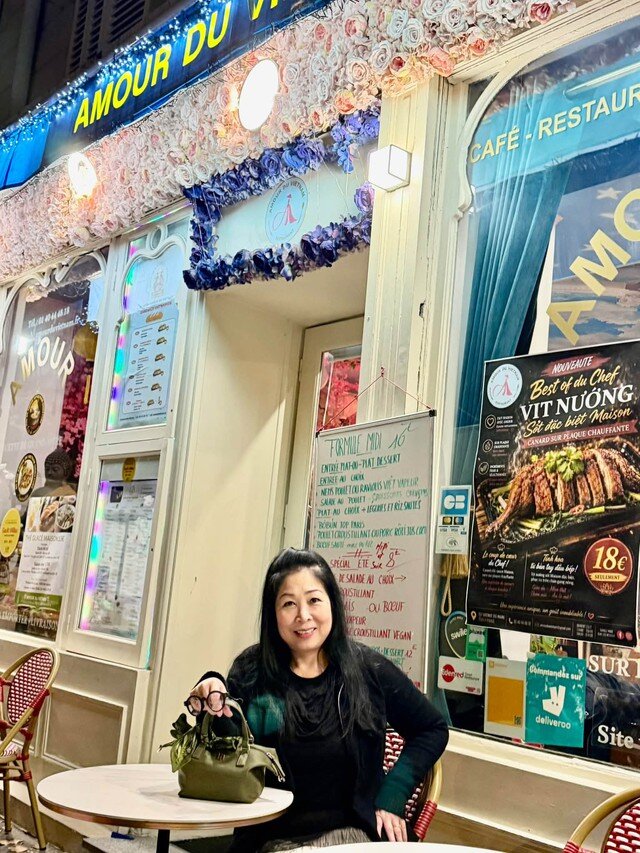 Hình ảnh NSND Hồng Vân bình yên tại Pháp.