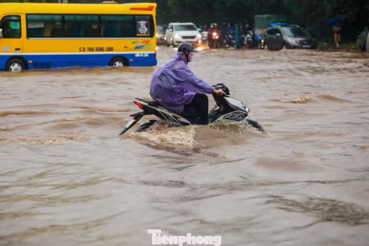 Hà Nội cũng sẽ đối mặt với mưa lớn ngày càng nhiều.