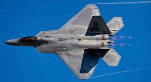 Tiêm kích F-22 Mỹ khiến 2 máy bay F-4 Iran tháo chạy chỉ bằng 1 câu nói