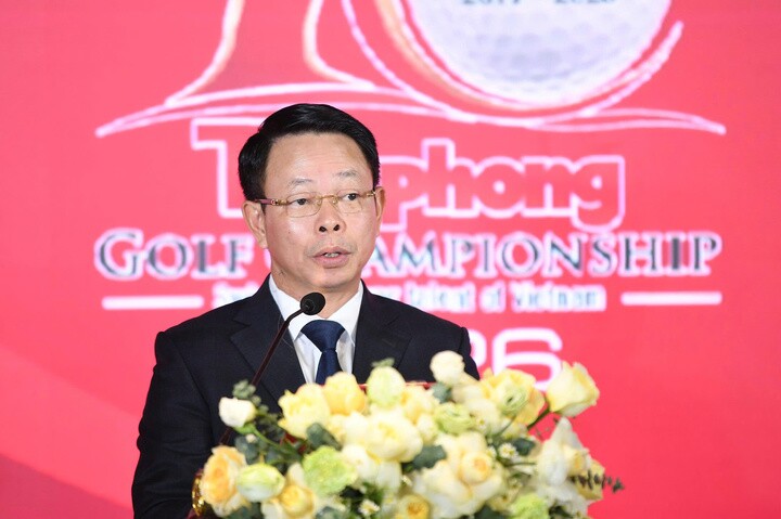 Ông Phùng Công Sưởng, Tổng Biên tập Báo Tiền Phong phát biểu tại buổi họp báo.