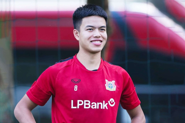 Tháng 7/2025, Trần Thành Trung gia nhập Ninh Bình FC và mang áo số 8. Ảnh: Ninh Bình FC.