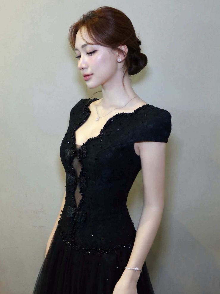 Ảnh sao 23/10: Mai Hồ tình tứ bên ông xã thiếu gia - 7