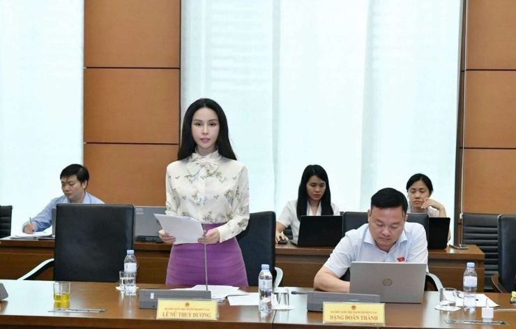 Đại biểu Quốc hội Lê Nữ Thùy Dương phát biểu tại thảo luận tổ. Ảnh: Quốc hội