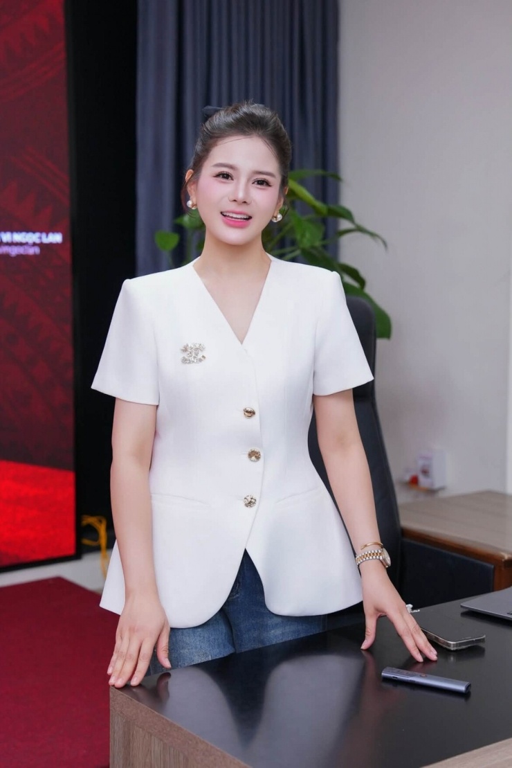 Trang Moon cho biết việc giảm cân không xuất phát hoàn toàn từ áp lực trở lại màn ảnh. “Tôi quyết tâm giảm cân để bản thân tự tin hơn và tốt cho sức khỏe, đó mới là lý do giúp tôi làm được, chứ không đơn thuần để quay lại làm nghề”, cô chia sẻ.