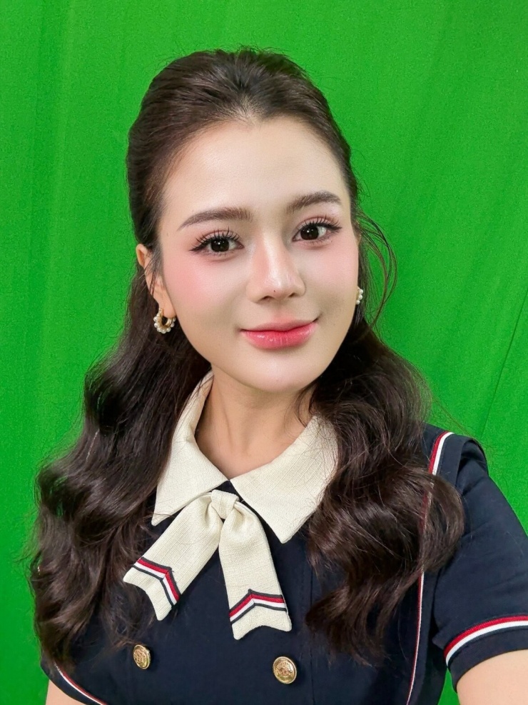 Ở tuổi 35, Trang Moon nhìn việc trở lại diễn xuất thực tế hơn so với thời điểm mới vào nghề. Cô thừa nhận khó cạnh tranh với lớp diễn viên trẻ có ngoại hình sáng và diễn xuất tốt, vì vậy không đặt toàn bộ cuộc sống vào chuyện phải liên tục xuất hiện trên phim.