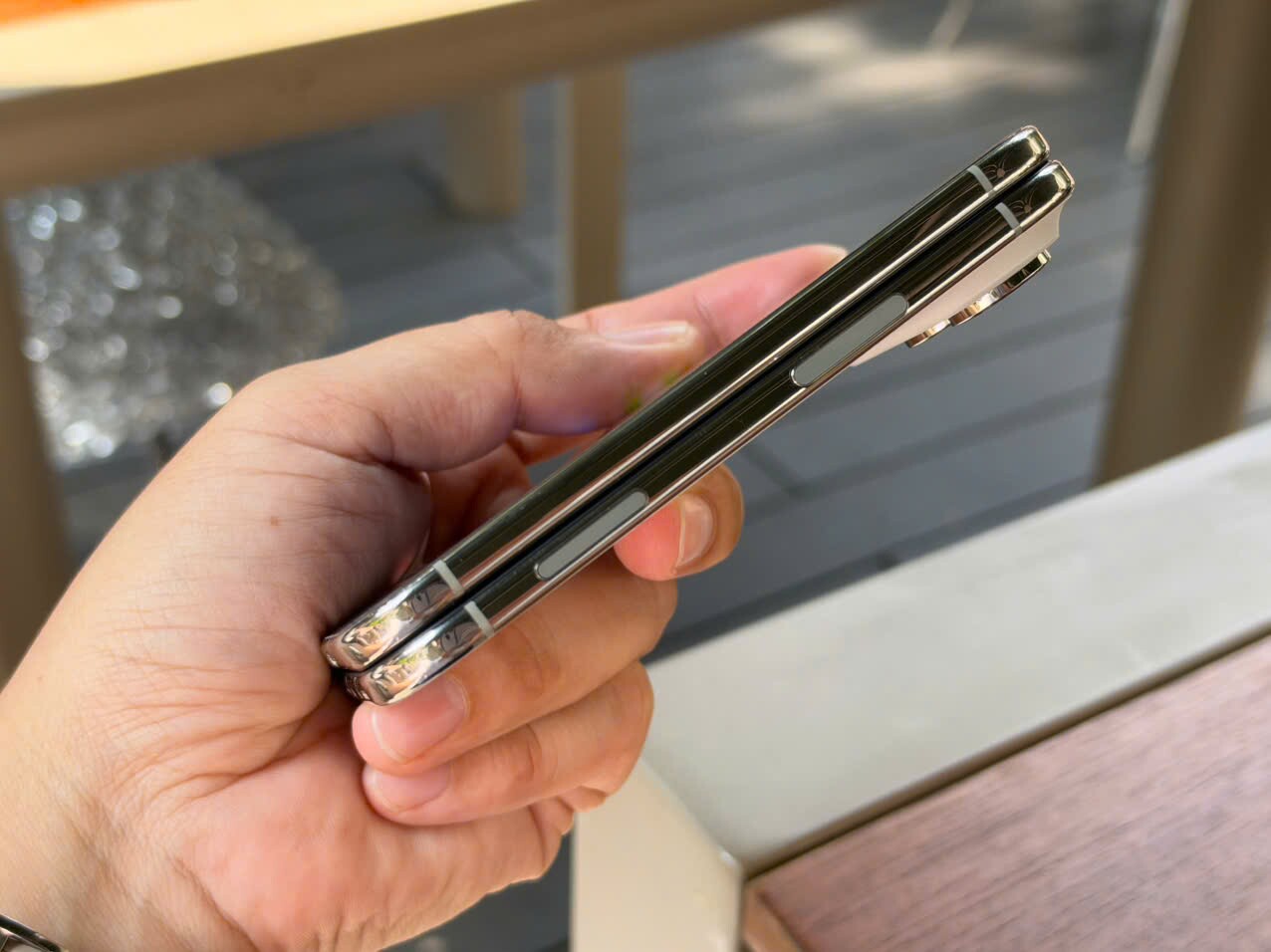 Cận cảnh iPhone Duo.