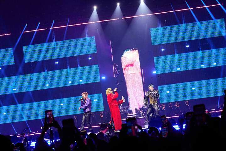 Những bản hit như “Fantastic Baby”, “Bang Bang Bang” và “Haru Haru” được khán giả chờ đợi trong concert của BIGBANG tại Hà Nội.