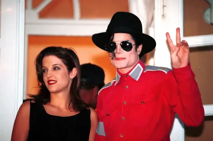 Michael Jackson và Lisa Marie Presley những năm 1990. Ảnh: ZUMAPRESS