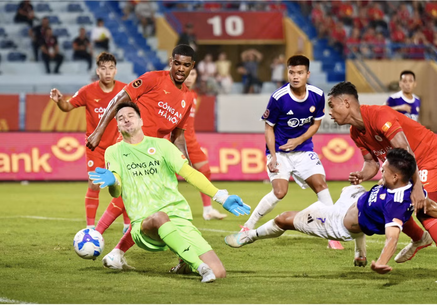 V.League: Số lượng hay chất lượng? - 2