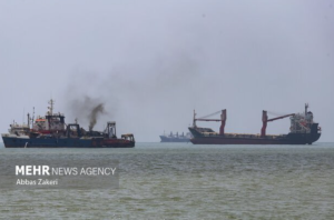 Iran tuyên bố lực lượng Mỹ bị đẩy lùi hàng trăm km khỏi eo biển Hormuz, cảnh báo 10 hậu quả cay đắng