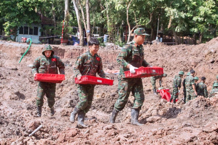 Sau 4 tháng triển khai các lực lượng đã phát hiện, quy tập được 832 hài cốt liệt sĩ tại Công viên Lê Thị Riêng. Ảnh: BTL TP